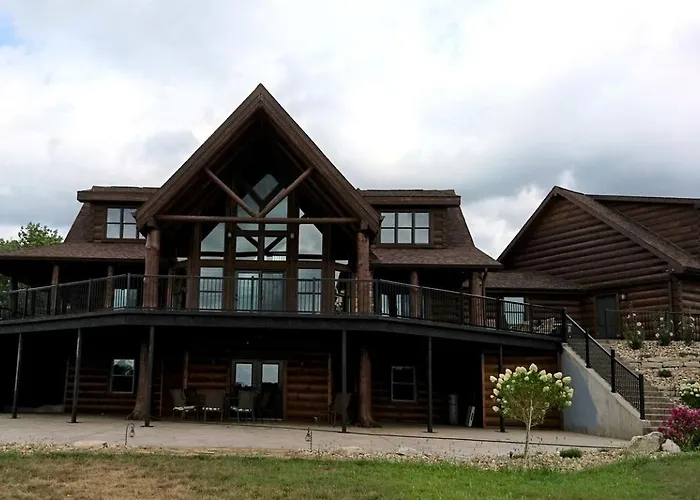 Stunning Private Getaway With Gorgeous Fireplace Near Quincy, Illinois *