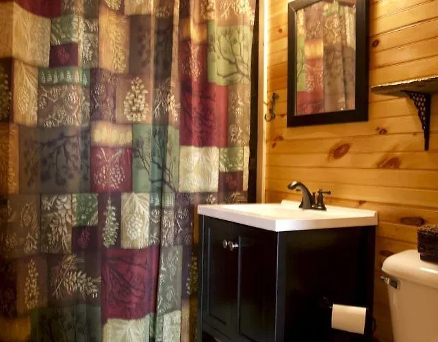 Holiday home Stunning Private Getaway With Gorgeous Fireplace Near Quincy, Illinois