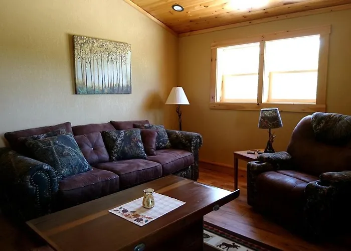 Stunning Private Getaway With Gorgeous Fireplace Near Quincy, Illinois Holiday home