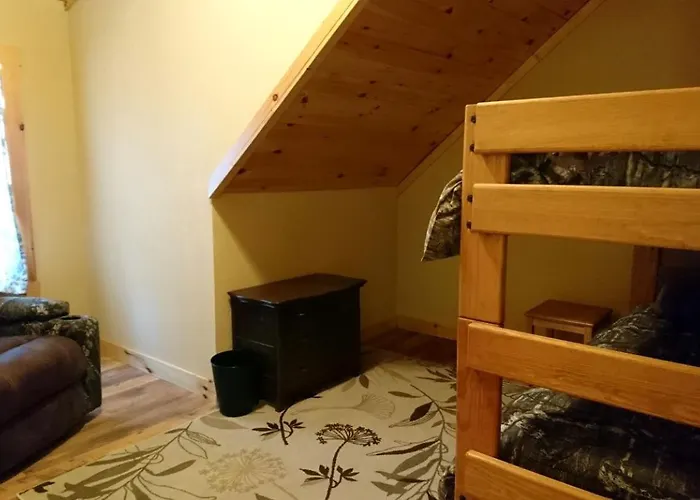 Holiday home Stunning Private Getaway With Gorgeous Fireplace Near Quincy, Illinois Loraine