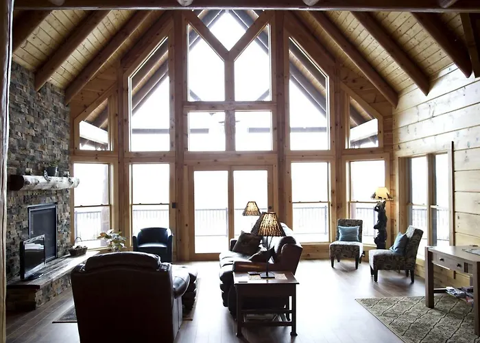 Stunning Private Getaway With Gorgeous Fireplace Near Quincy, Illinois Holiday home