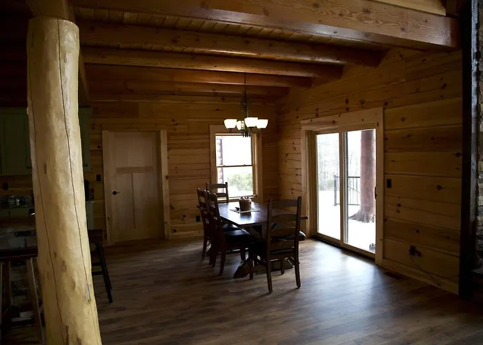 Stunning Private Getaway With Gorgeous Fireplace Near Quincy, Illinois Holiday home *