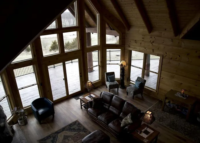 Stunning Private Getaway With Gorgeous Fireplace Near Quincy, Illinois Holiday home *