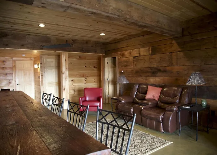 Holiday home Stunning Private Getaway With Gorgeous Fireplace Near Quincy, Illinois